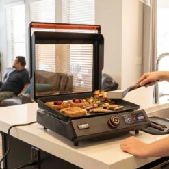 Blackstone 17'' Electric Tabletop Griddle - Plancha Elettrica -Lodge Store 8000 17EseriesGriddle StGHouse 07