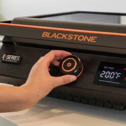 Blackstone 17'' Electric Tabletop Griddle - Plancha Elettrica -Lodge Store 8000 17EseriesGriddle StGHouse 20