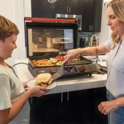 Blackstone 22'' Electric Tabletop Griddle - Plancha Elettrica 17 Blackstone 22'' Electric Tabletop Griddle - Plancha Elettrica -Lodge Store 8001 22EseriesGriddle StGHouse 07