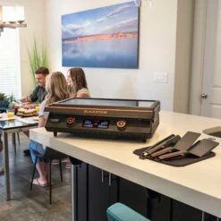 Blackstone 22'' Electric Tabletop Griddle - Plancha Elettrica 16 Blackstone 22'' Electric Tabletop Griddle - Plancha Elettrica -Lodge Store 8001 22EseriesGriddle StGHouse 08