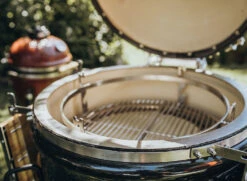 Monolith Le Chef PRO-SERIE 2.0 - Barbecue A Carbone 22 Monolith Le Chef PRO-SERIE 2.0 - Barbecue A Carbone -Lodge Store Griglia kamado Monolith Classic 5 b5d11b38 05c3 41b4 9c1d 7e1045fa9f59