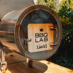 BBQ LAB Special 24'' - Offset Smoker Texas Style -Lodge Store PHOTO 2024 08 02 14 34 34