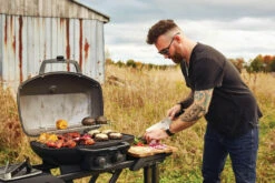 Napoleon Phantom TravelQ PRO285X - Barbecue A Gas -Lodge Store PRO285X MK PHM Web Gallery 07 PRO285X PHM Life 40