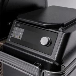 Traeger Ironwood - Nuovo Modello 15 Traeger Ironwood - Nuovo Modello -Lodge Store TFB93RLG IronwoodXL CloseUp Controller 9387 WEB